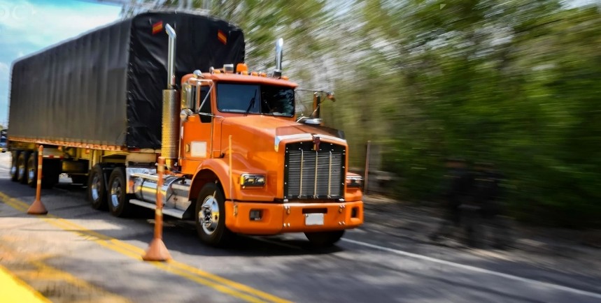 La importancia del transporte de carga terrestre en una logística eficiente